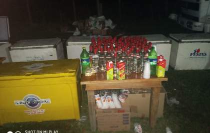 Quatro são detidos em festa open bar com adolescentes