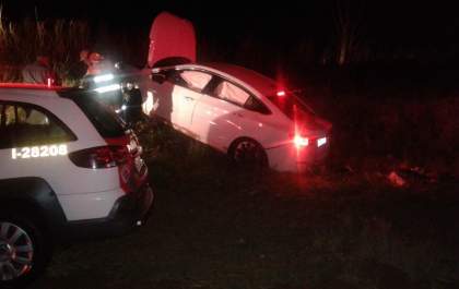 PM recupera carro roubado e 2 são presos