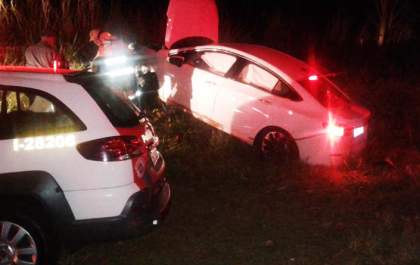 PM recupera carro roubado em Pereira Barreto e prende dupla com réplica de pistola