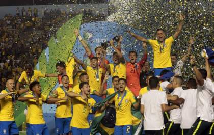 Brasil vence México de virada