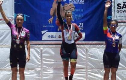 Tênis feminino é campeão nos Jogos Abertos