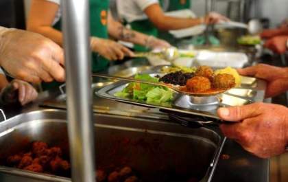 Cliente se exalta e ameaça 'enfiar faca' em funcionária de restaurante