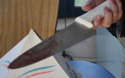 Para defender a mãe, garota de 11 anos tenta esfaquear pai