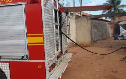 Jovem é suspeita de incendiar residência no Jardim das Paineiras