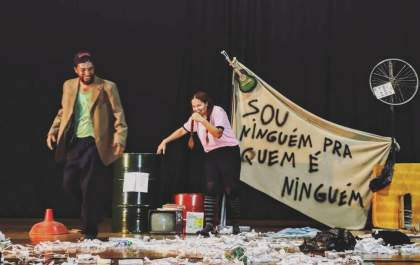 Peça sobre pessoas em situação de rua ganha apresentações em Araçatuba