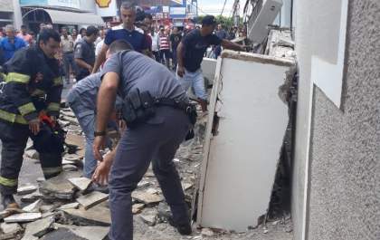 Marquise de shopping desaba sobre clientes e jovem morre esmagada em Penapólis