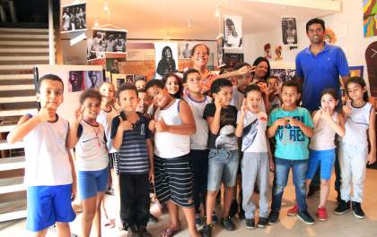 Alunos na rede municipal visitam exposição “Andra Afro” na Pinacoteca do Centro Cultural