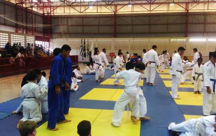 Judocas de Andradina participam de festival do Programa Atleta do Futuro