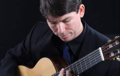 Músico realiza concerto de violão<p>em Araçatuba nesta sexta</p>