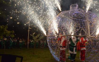 Iluminação natalina será acesa hoje em Três Lagoas