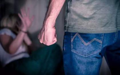 Bêbado, homem é detido após ameaçar a mulher na frente dos filhos