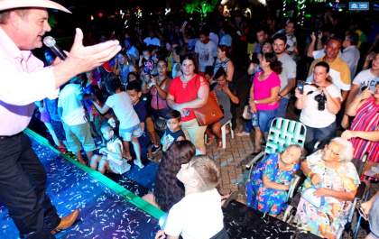 População prestigia inauguração das Luzes de Natal em Três Lagoas
