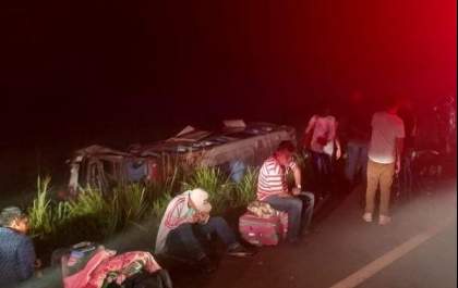 10 ficam feridas em acidente de ônibus em MS