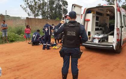 Homem passa mal e morre no meio da rua no São Carlos
