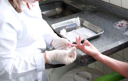 Andradina realiza campanha Fique Sabendo com testes rápidos de HIV e Sífilis nas UBSs