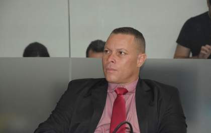 Vereadores adiam votação de bônus para servidores da Câmara