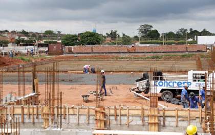 Construção de Piscina Olímpica avança em Andradina