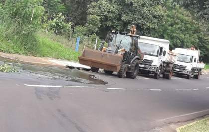 Moradores na zona leste sofrem com vazamento de esgoto