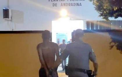 Homem usa corrente de ferro para espancar ex-mulher
