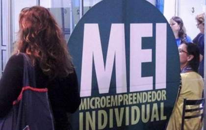 Bolsonaro envia proposta para revogar medida que exclui atividades artísticas da categoria MEI
