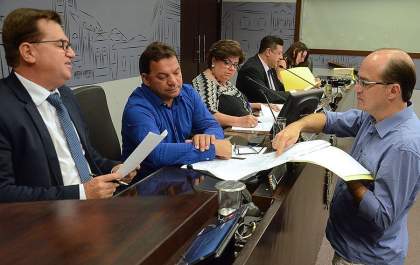 Projeto extingue 15 cargos comissionados na Câmara