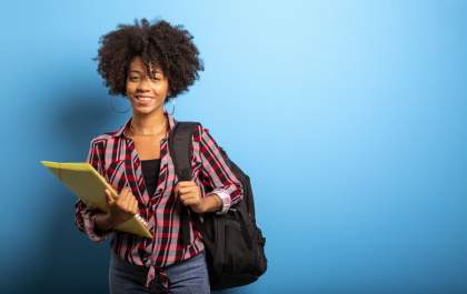 Estudantes bolsistas apresentam melhores notas acadêmicas, aponta estudo