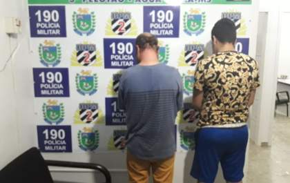 Dupla é presa com malas cheias de mercadorias contrabandeadas do Paraguai