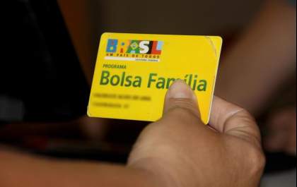 Continua o pagamento do 13º salário a beneficiários do Bolsa Família