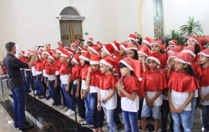 “Auto de Natal e Coral de Crianças” lota igreja matriz e emociona a todos