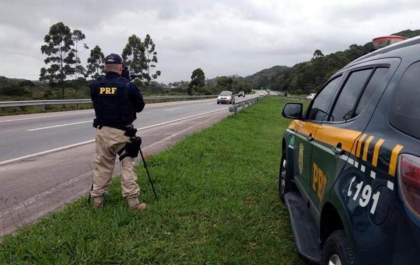 <p>PRF volta a usar radares móveis em rodovias</p>