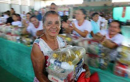 3,7 mil famílias receberão cestas natalinas da Assistência Social