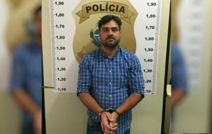 Homem que prensou mulher na parede com caminhonete é preso em Goiás