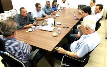 Prefeitura concede aumento de 3,25% aos servidores e antecipa 13º salário
