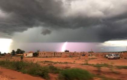 Nuvens carregadas trazendo chuva a Três Lagoas impressionam