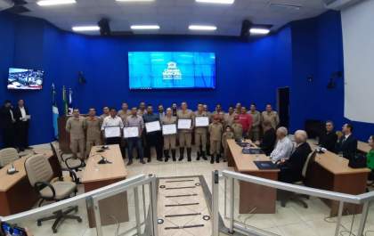 Bombeiros do 5º GBM recebem homenagens na Câmara de Três Lagoas