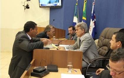 Vereadores aprovam quatro e discutem outros oito projetos de lei
