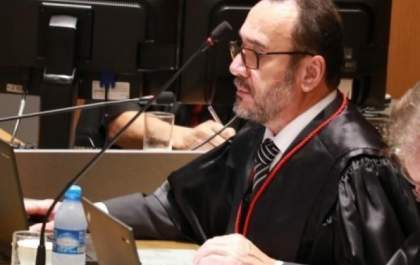Garoto três-lagoense consegue na justiça direito de tirar sobrenome Pinto de documentos