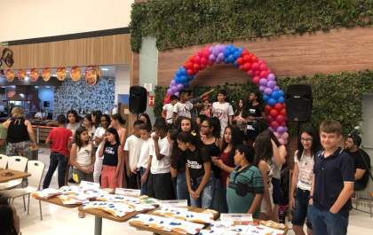 Alunos de escola estadual lançam livros em Araçatuba