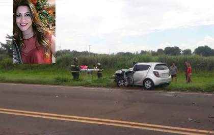 Morre mulher ferida em colisão entre carro e caminhão
