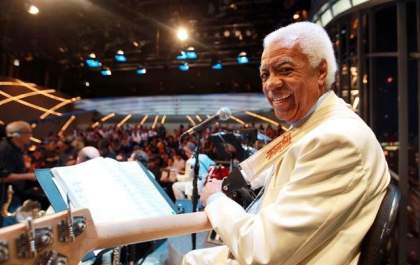 Morre Bira, baixista do programa do Jô Soares