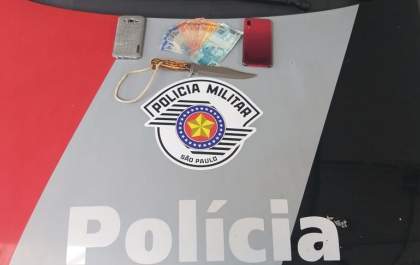 PM recupera celulares e prende autor minutos após roubo