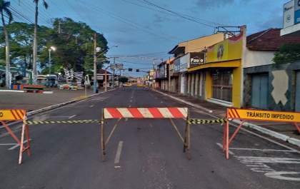 Rua Osório Junqueira de Castilho amanhece fechada para chegada do Papai Noel da Acic