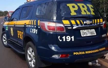 Jovem sem CNH sofre acidente durante fuga da PRF com moto adulterada