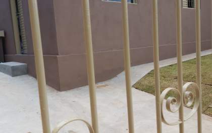 Comunidade se mobiliza e reconstrói casa incendiada no Dia dos Pais