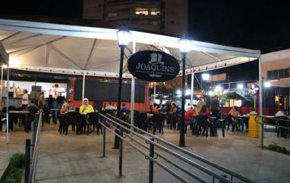 Praça de alimentação promove pré-Réveillon e comemora aniversário