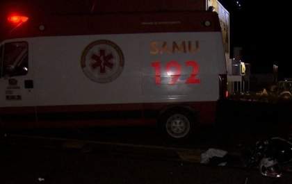 Batida entre moto e carro deixa jovem ferido no Jardim Cangalha