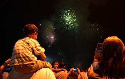 Arapuá terá queima de fogos e show da virada