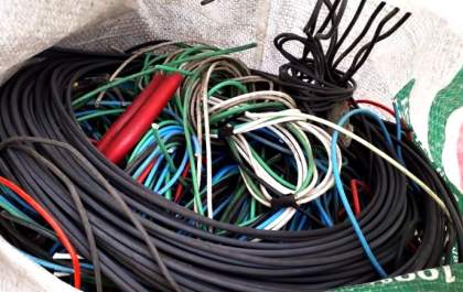 Mais de 600 metros de fios elétricos são furtados após invasão de casa
