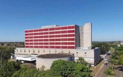 Homem sofre traumatismo e morre ao cair de leito em hospital