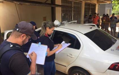 Homem é executado e esposa fica ferida após ataque de pistoleiros
